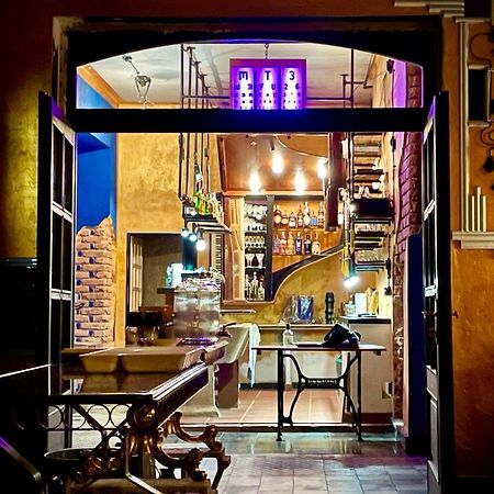 Haraburdi Recyclart Hotel Kostelec nad Orlici Экстерьер фото