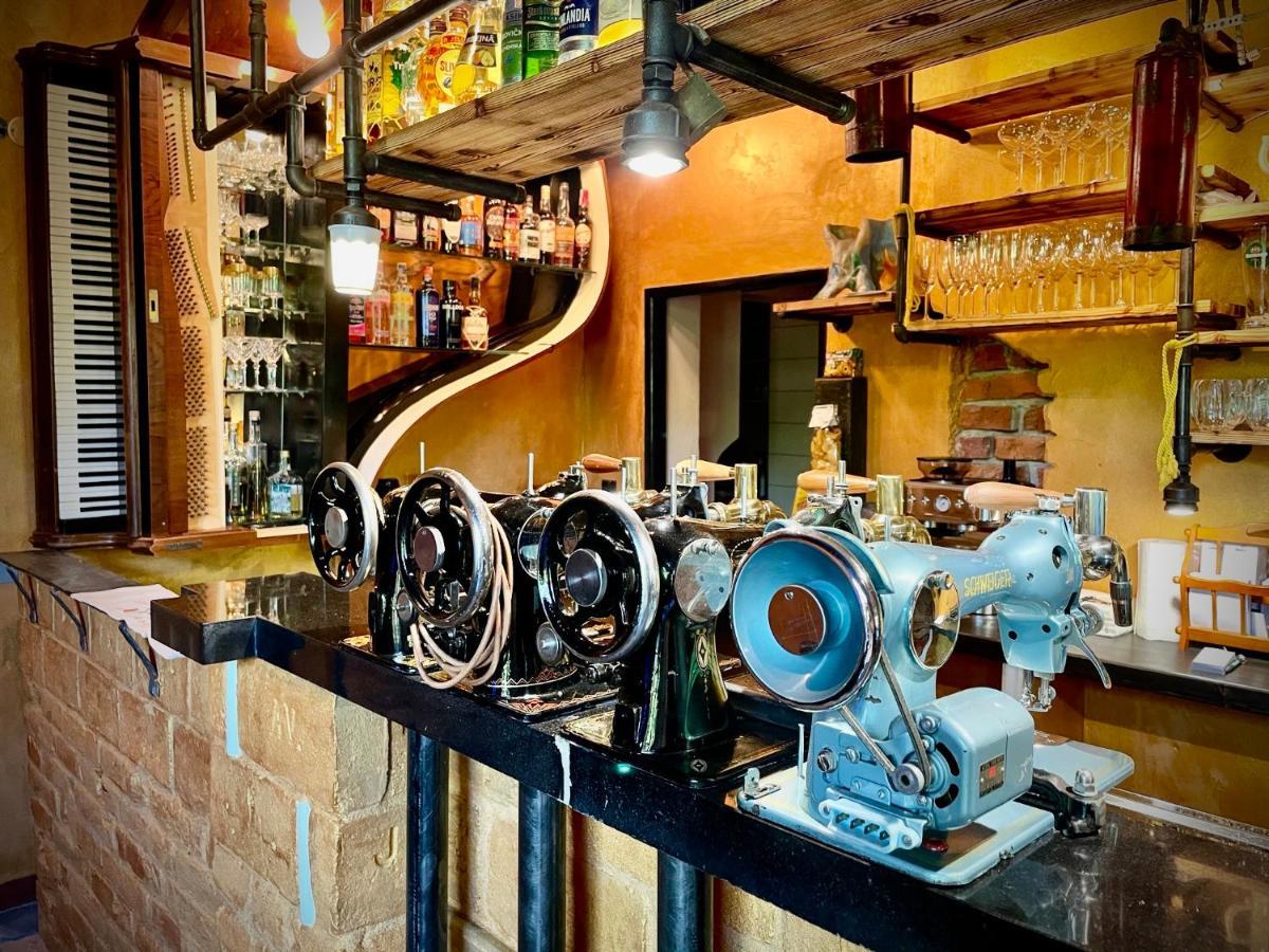Haraburdi Recyclart Hotel Kostelec nad Orlici Экстерьер фото